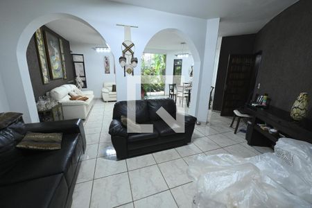 Sala de casa para alugar com 4 quartos, 360m² em Vila Santa Isabel, Goiânia