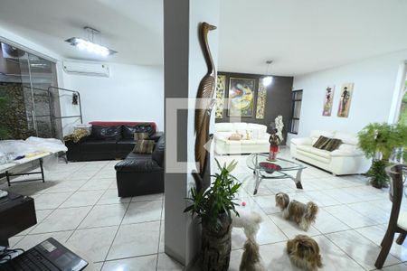 Sala  de casa para alugar com 4 quartos, 360m² em Vila Santa Isabel, Goiânia