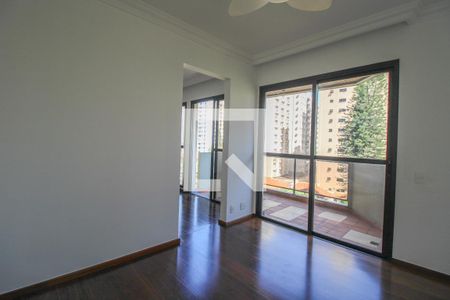 Sala de TV de apartamento à venda com 3 quartos, 168m² em Cambuí, Campinas