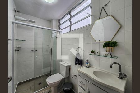 Banheiro Social de apartamento para alugar com 2 quartos, 64m² em Jardim Ana Maria, Guarujá
