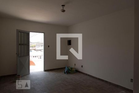 Casa à venda com 220m², 4 quartos e 2 vagas Casa à venda com 220m², 4 quartos e 2 vagasSala