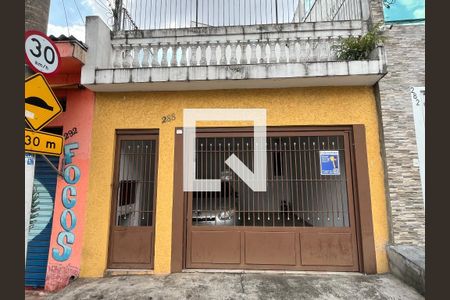 Casa à venda com 220m², 4 quartos e 2 vagas Casa à venda com 220m², 4 quartos e 2 vagasFachada