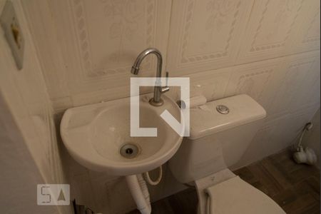 Casa à venda com 220m², 4 quartos e 2 vagas Casa à venda com 220m², 4 quartos e 2 vagasBanheiro 2