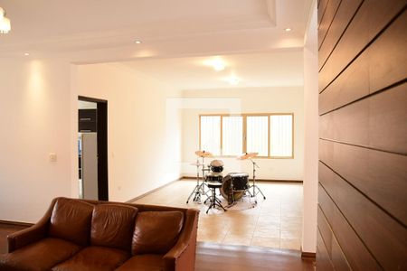 Sala de casa para alugar com 4 quartos, 260m² em Gramado, Cotia