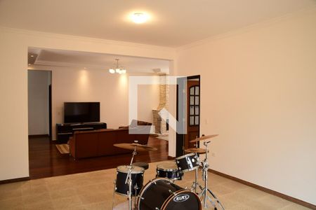 Sala de casa para alugar com 4 quartos, 260m² em Gramado, Cotia
