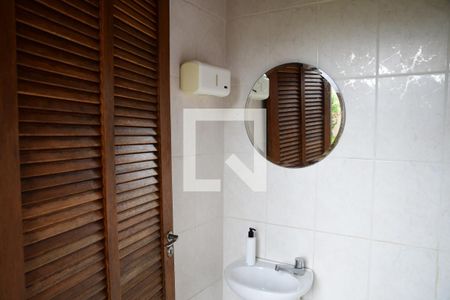 Casa para alugar com 260m², 4 quartos e 4 vagasBanheiro externo