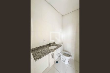 Banheiro de apartamento para alugar com 1 quarto, 30m² em Parque Anhanguera, São Paulo