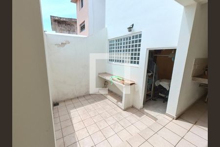 Casa à venda com 180m², 5 quartos e 2 vagasQuintal