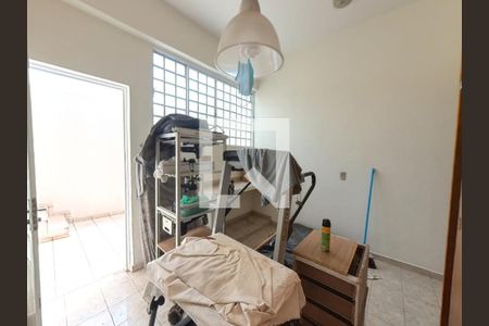 Casa à venda com 180m², 5 quartos e 2 vagasEscritório