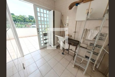 Casa à venda com 180m², 5 quartos e 2 vagasLavanderia