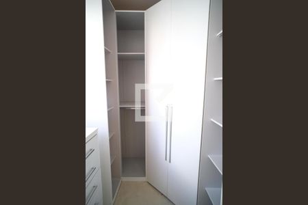 Closet de apartamento para alugar com 2 quartos, 72m² em Pinheiros, São Paulo