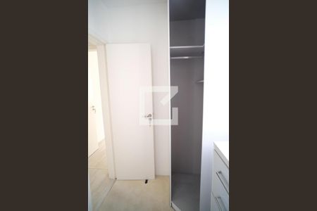 Closet de apartamento para alugar com 2 quartos, 72m² em Pinheiros, São Paulo