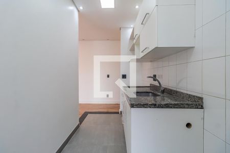 Cozinha de apartamento para alugar com 2 quartos, 76m² em Jardim Tupanci, Barueri
