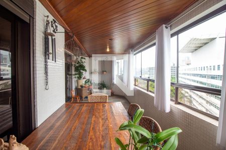 Apartamento à venda com 190m², 3 quartos e 3 vagasTerraço