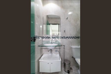 Casa à venda com 200m², 3 quartos e 2 vagasBanheiro da Suíte