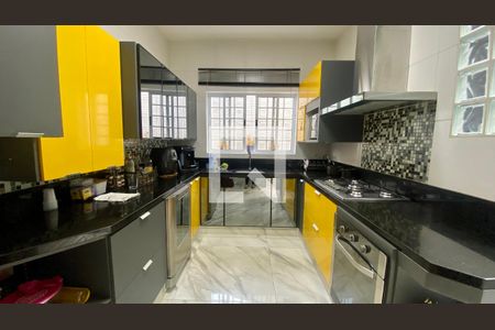 Cozinha de casa para alugar com 7 quartos, 500m² em Santa Lúcia, Belo Horizonte