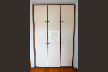 Apartamento à venda com 105m², 3 quartos e 2 vagas Apartamento à venda com 105m², 3 quartos e 2 vagasQuarto 2 - Armários