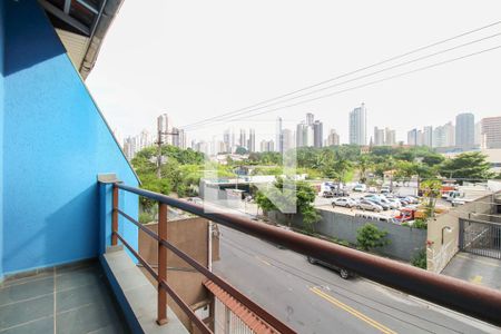 Casa para alugar com 164m², 3 quartos e 3 vagas Casa para alugar com 164m², 3 quartos e 3 vagasVaranda do Quarto 3