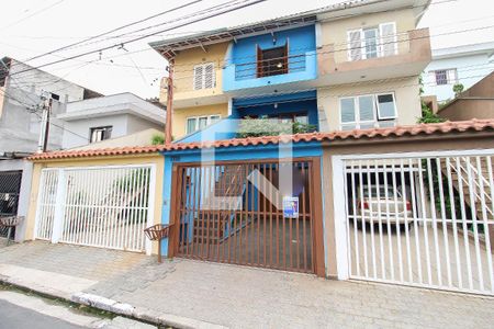 Casa para alugar com 164m², 3 quartos e 3 vagas Casa para alugar com 164m², 3 quartos e 3 vagasFachada
