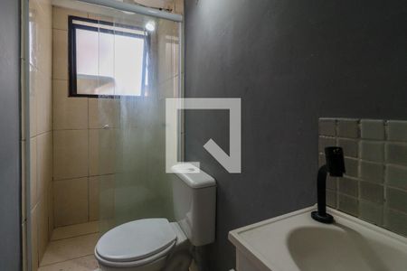 Banheiro de casa para alugar com 1 quarto, 45m² em Vila Erna, São Paulo
