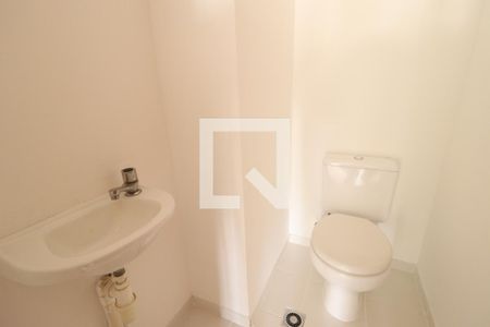 Banheiro de kitnet/studio para alugar com 1 quarto, 34m² em Centro, Uberlândia