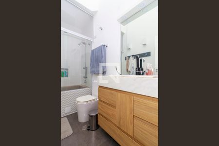 Casa à venda com 104m², 2 quartos e 2 vagas Casa à venda com 104m², 2 quartos e 2 vagasBanheiro