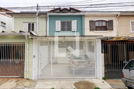 Casa à venda com 104m², 2 quartos e 2 vagas Casa à venda com 104m², 2 quartos e 2 vagasFachada