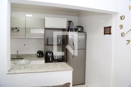 Cozinha de apartamento para alugar com 1 quarto, 50m² em Guilhermina, Praia Grande