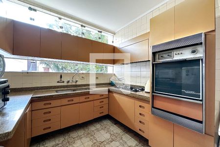 Casa à venda com 393m², 4 quartos e 4 vagas Casa à venda com 393m², 4 quartos e 4 vagasCopa e Cozinha