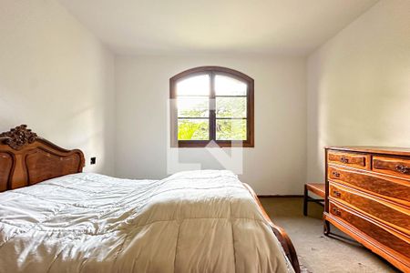 Casa à venda com 393m², 4 quartos e 4 vagas Casa à venda com 393m², 4 quartos e 4 vagasQuarto 2 - Suíte