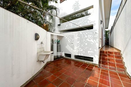 Casa à venda com 393m², 4 quartos e 4 vagas Casa à venda com 393m², 4 quartos e 4 vagasÁrea de Serviço Externa