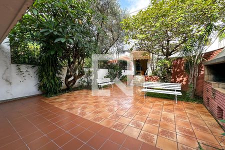 Casa à venda com 393m², 4 quartos e 4 vagas Casa à venda com 393m², 4 quartos e 4 vagasChurrasqueira