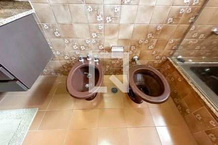 Casa à venda com 393m², 4 quartos e 4 vagas Casa à venda com 393m², 4 quartos e 4 vagasBanheiro do Quarto 2