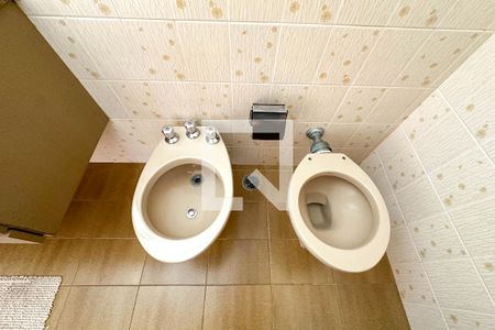 Casa à venda com 393m², 4 quartos e 4 vagas Casa à venda com 393m², 4 quartos e 4 vagasBanheiro do Quarto 3