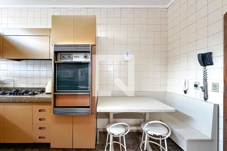 Casa à venda com 393m², 4 quartos e 4 vagas Casa à venda com 393m², 4 quartos e 4 vagasCopa e Cozinha