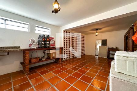 Casa à venda com 393m², 4 quartos e 4 vagas Casa à venda com 393m², 4 quartos e 4 vagasAdega