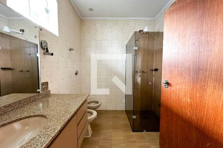 Casa à venda com 393m², 4 quartos e 4 vagas Casa à venda com 393m², 4 quartos e 4 vagasBanheiro do Quarto 3