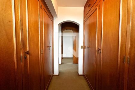 Casa à venda com 393m², 4 quartos e 4 vagas Casa à venda com 393m², 4 quartos e 4 vagasQuarto 2 - Suite