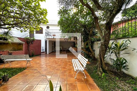 Casa à venda com 393m², 4 quartos e 4 vagas Casa à venda com 393m², 4 quartos e 4 vagasChurrasqueira