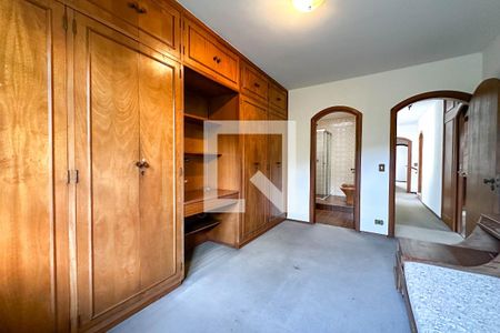 Casa à venda com 393m², 4 quartos e 4 vagas Casa à venda com 393m², 4 quartos e 4 vagasQuarto 1 - Suite