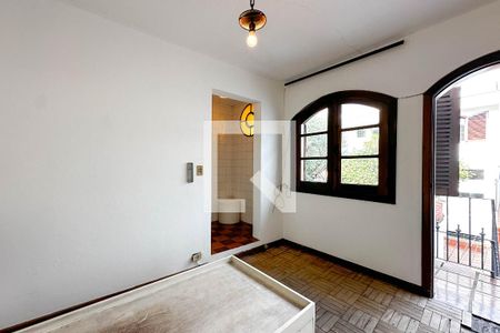 Casa à venda com 393m², 4 quartos e 4 vagas Casa à venda com 393m², 4 quartos e 4 vagasQuarto de Serviço