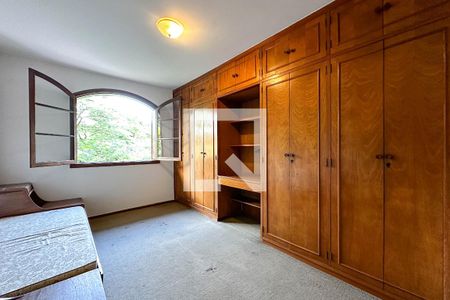 Casa à venda com 393m², 4 quartos e 4 vagas Casa à venda com 393m², 4 quartos e 4 vagasQuarto 1 - Suite