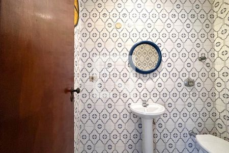 Casa à venda com 393m², 4 quartos e 4 vagas Casa à venda com 393m², 4 quartos e 4 vagasLavabo do Salão