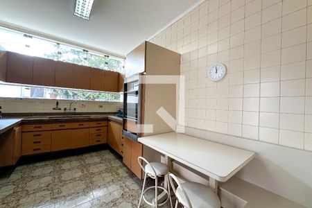 Casa à venda com 393m², 4 quartos e 4 vagas Casa à venda com 393m², 4 quartos e 4 vagasCopa e Cozinha