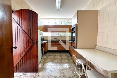 Casa à venda com 393m², 4 quartos e 4 vagas Casa à venda com 393m², 4 quartos e 4 vagasCopa e Cozinha