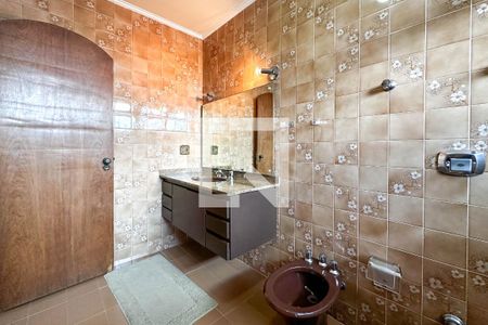 Casa à venda com 393m², 4 quartos e 4 vagas Casa à venda com 393m², 4 quartos e 4 vagasBanheiro do Quarto 2