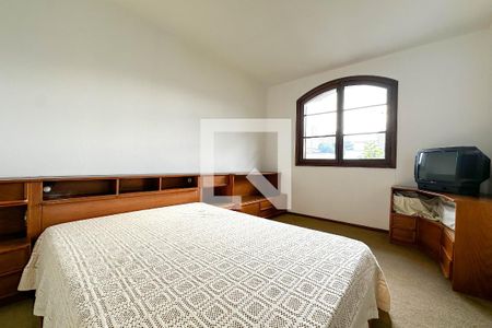 Casa à venda com 393m², 4 quartos e 4 vagas Casa à venda com 393m², 4 quartos e 4 vagasQuarto 3 - Suite