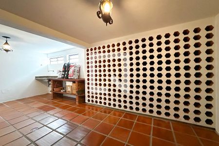 Casa à venda com 393m², 4 quartos e 4 vagas Casa à venda com 393m², 4 quartos e 4 vagasAdega