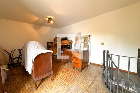 Casa à venda com 393m², 4 quartos e 4 vagas Casa à venda com 393m², 4 quartos e 4 vagasQuarto 5 - Edícula