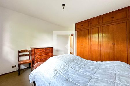 Casa à venda com 393m², 4 quartos e 4 vagas Casa à venda com 393m², 4 quartos e 4 vagasQuarto 2 - Suite